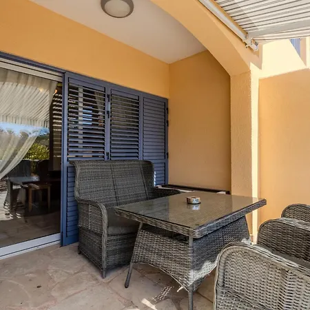 H&o Limnaria Elegance Pool View Apartment Paphos