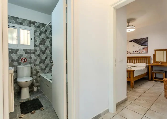 H&o Limnaria Elegance Pool View Paphos