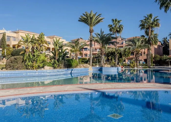 Lejlighed H&o Limnaria Elegance Pool View Paphos