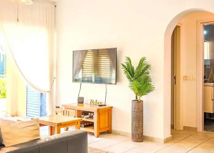 H&o Limnaria Elegance Pool View Paphos