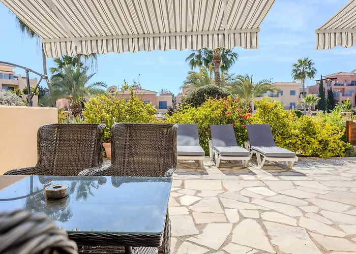 H&o Limnaria Elegance Pool View 파포스