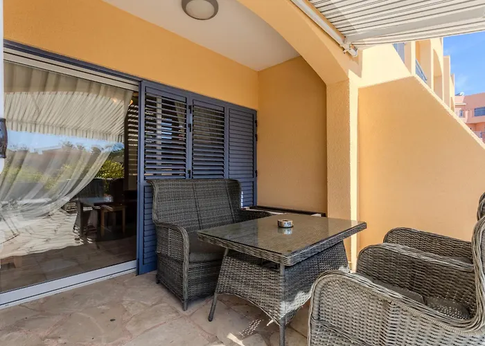 H&o Limnaria Elegance Pool View 아파트 파포스