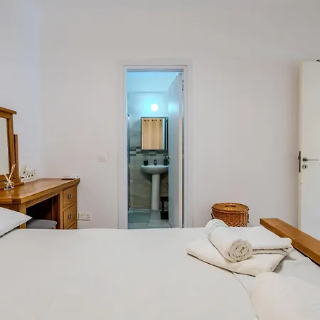 H&o Limnaria Elegance Pool View Paphos